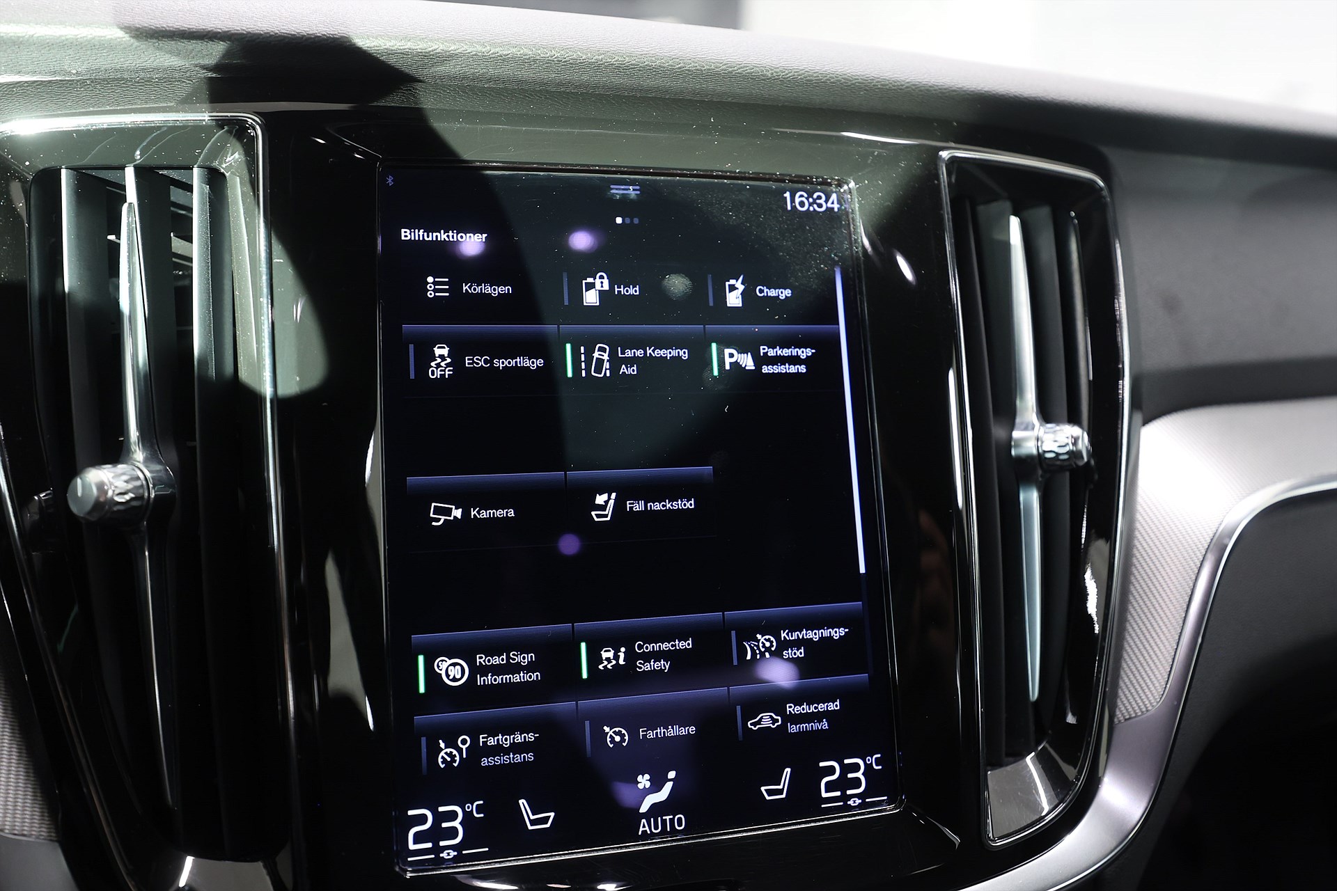 Volvo S60 Recharge T8 AWD 456hk R-Design H/K Drag