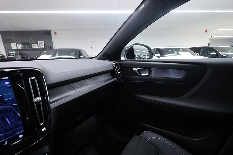 Volvo C40 Recharge Single Motor *Hjulkampanj!* Core Pano Drag