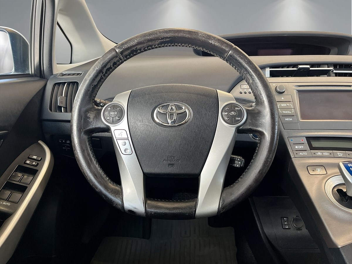 Toyota Prius Plug-in Hybrid 1.8 VVT-i + 3JM Plug-in CVT, 136hk, 2014