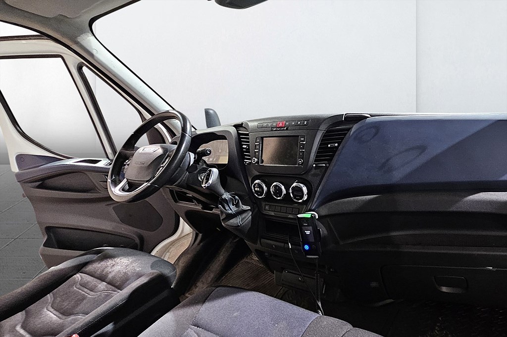 Iveco Daily 35 Volymskåp Bakgavellyft 3.0 CNG Aut MOMS 136hk – bild 14 av 15