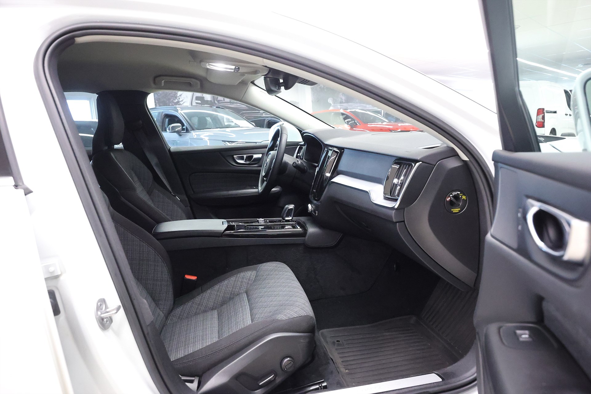 Volvo V60 Recharge T6 AWD 350hk Navi Värmare Drag Keyless