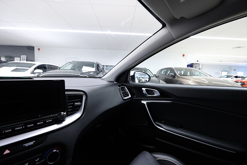 Kia Ceed SW PHEV 141hk Advance Plus 2 Pano B-kamera Navi