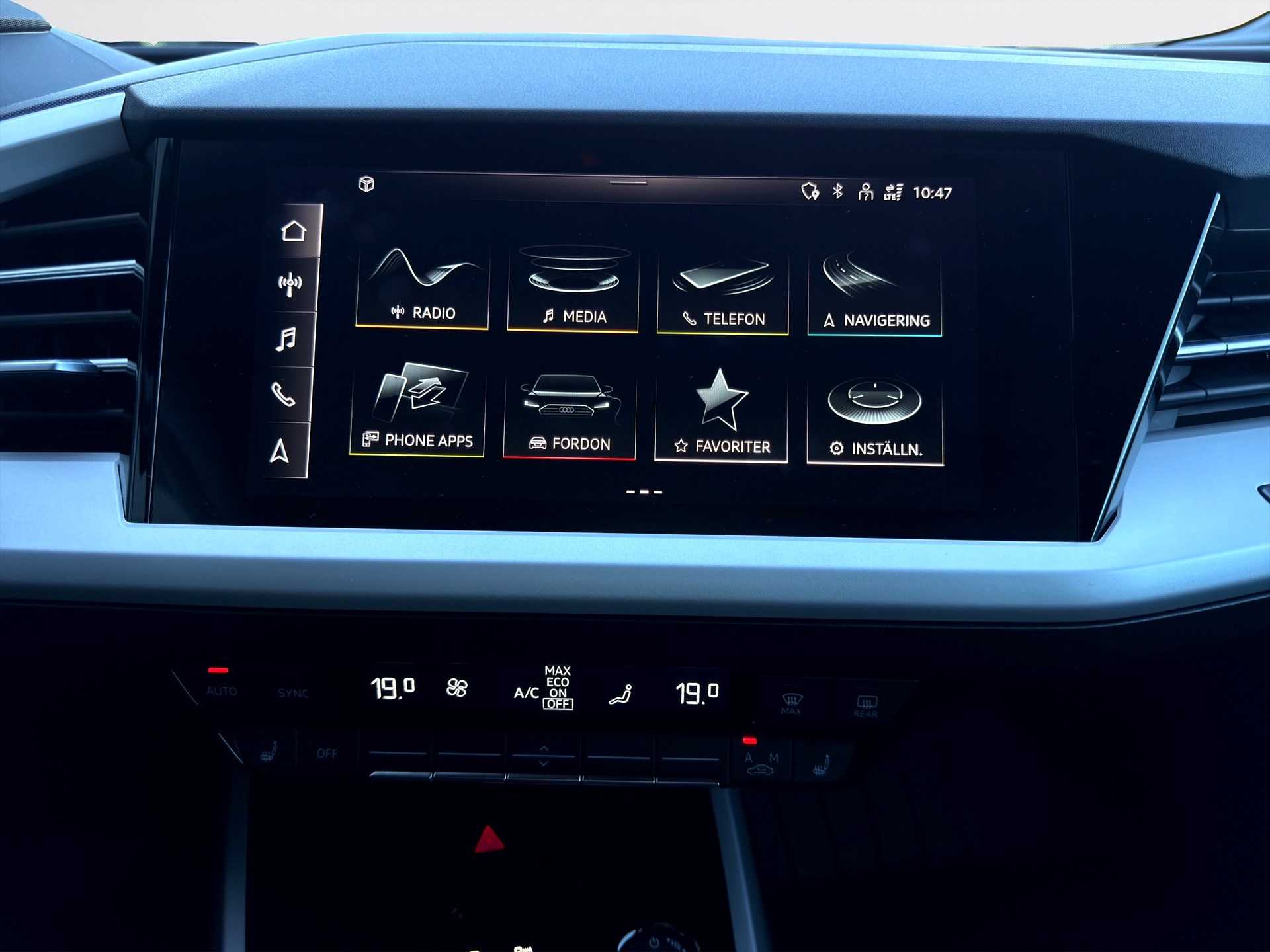 Audi Q4 40 e-tron 204hk Comfort CarPlay Värmare Drag PDC