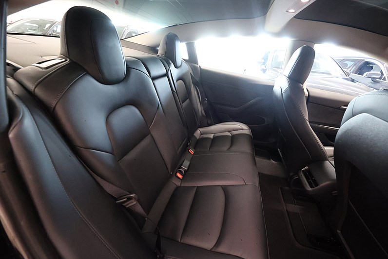 Tesla Model 3 Performance 513hk Pano AWD Navi PDC