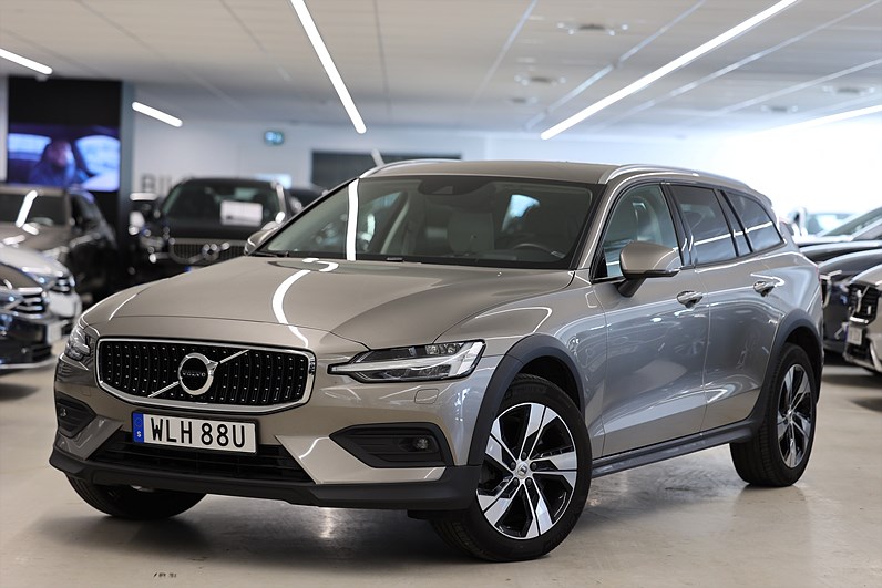 Volvo V60 Cross Country B4 Momentum H/K B-Kamera Skinn Keyless