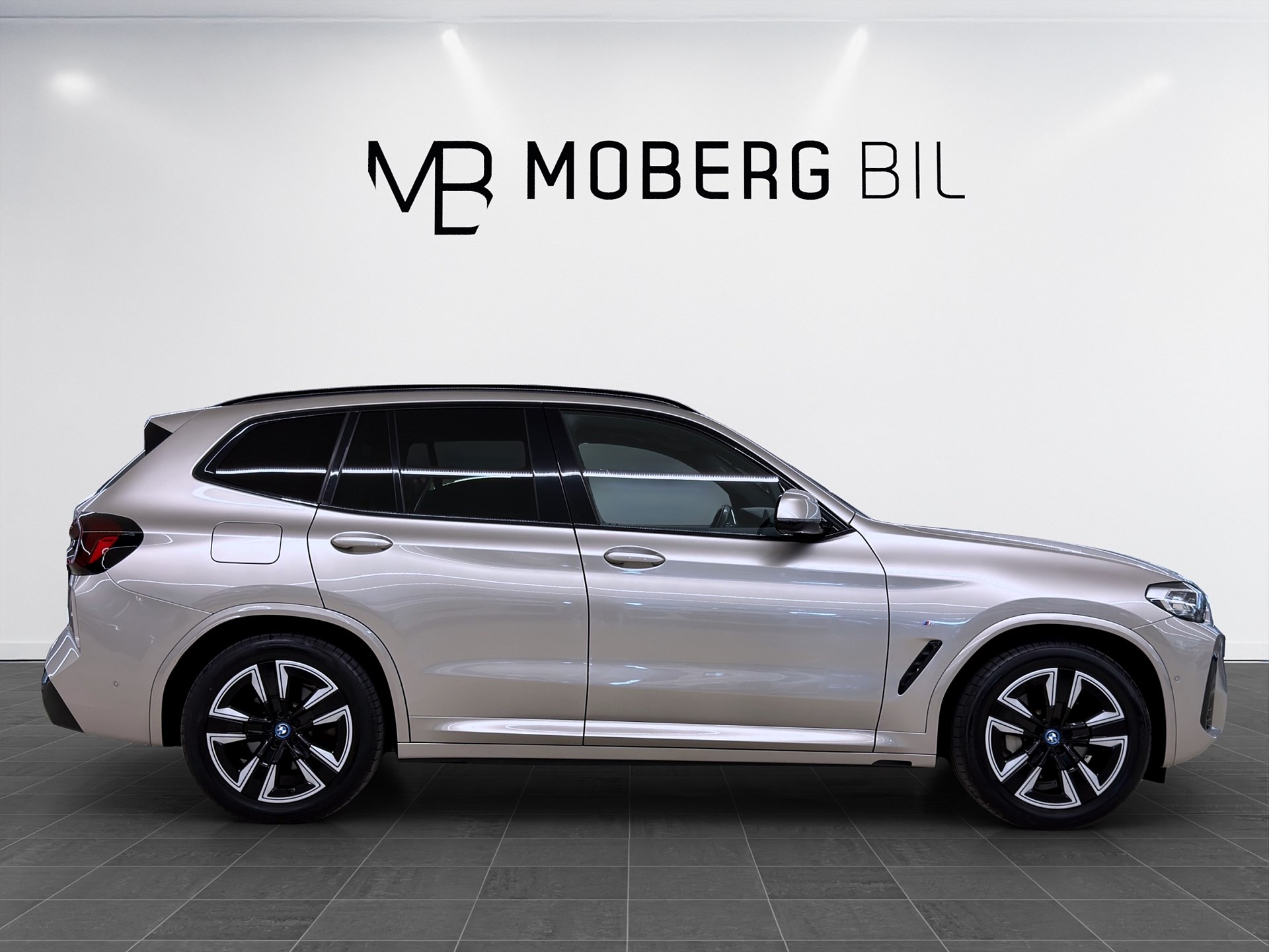BMW iX3 286hk M Sport Charged Pano Navi Drag B-kamera