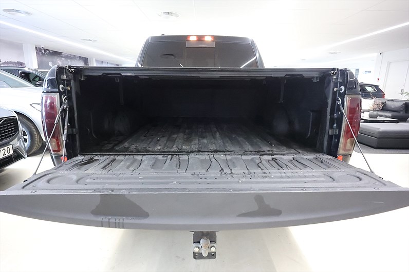 RAM 1500 Crew Cab 5.7 V8 4x4 395hk Laramie Alpine Läder Drag