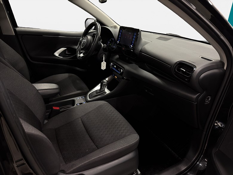 Toyota Yaris 1.5 Hybrid Backkamera ACC Rattvärme, MOMS 2024, svart – bild 19 av 20, begagnad hos Niber i Järfälla