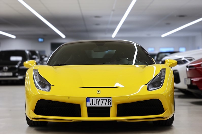 Ferrari 488 GTB 3.9 V8 670hk Kolfiber Giallo Svensksåld