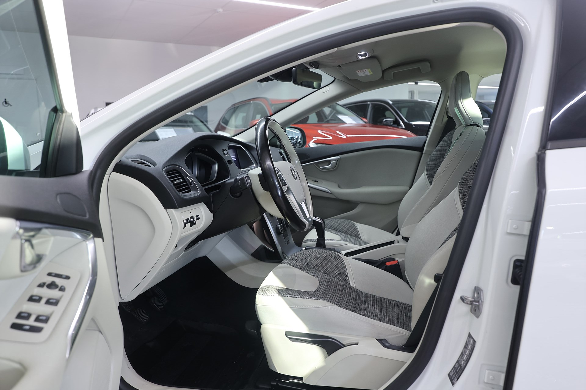 Volvo V40 D2 120hk Business Adv Keyless B-kamera Värmare