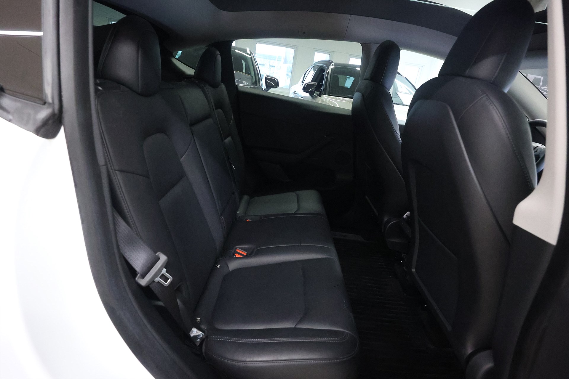 Tesla Model Y Long Range AWD 514hk Pano Drag Navi Läder