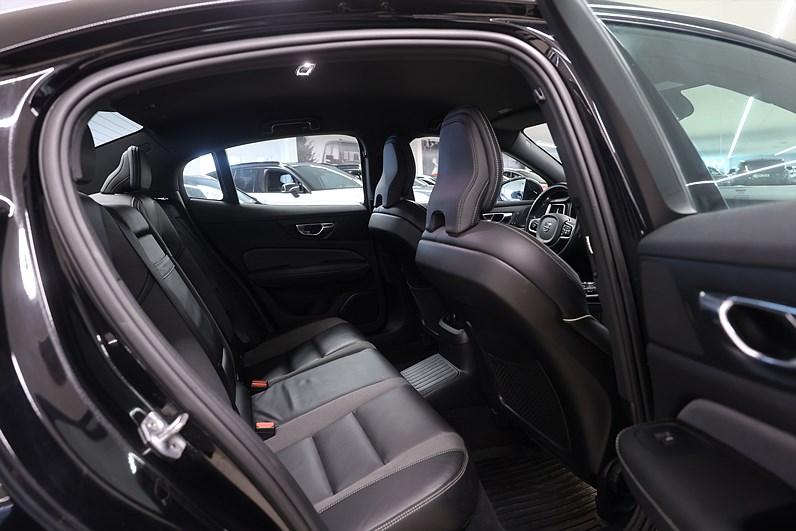 Volvo S60 T8 AWD 392hk *Kampanj!* R-Design HUD H/K 360