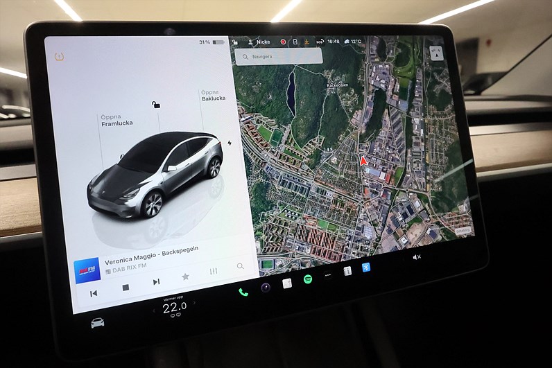 Tesla Model Y Long Range AWD 514hk Pano Navi Läder