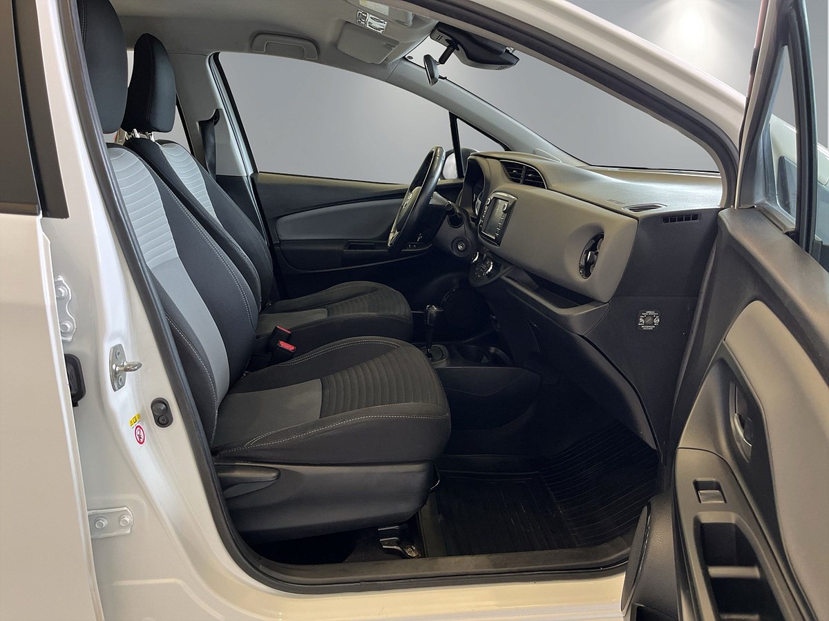 Toyota Yaris Hybrid e-CVT, 101hk, 2017