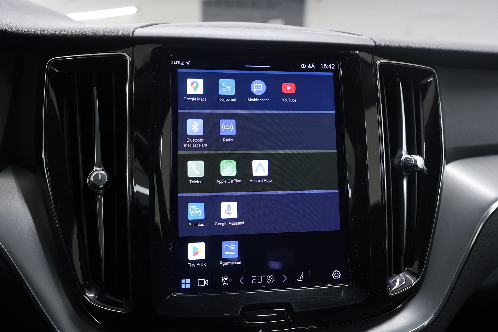 Volvo XC60 Recharge T6 AWD 350hk Core Pano Drag