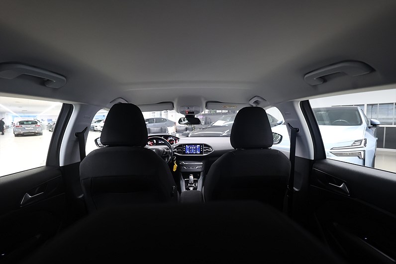 Peugeot 308 1.5 BlueHDi 130hk *Hjulkampanj!* Active PDC Värmare