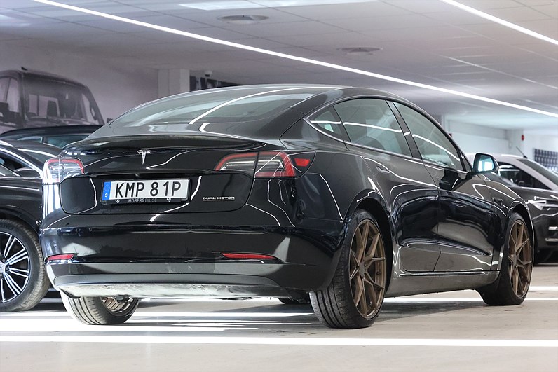 Tesla Model 3 Performance 513hk Pano AWD Navi PDC