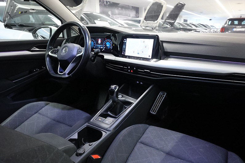 Volkswagen Golf 1.0 TSI 110hk Base Navi CarPlay PDC