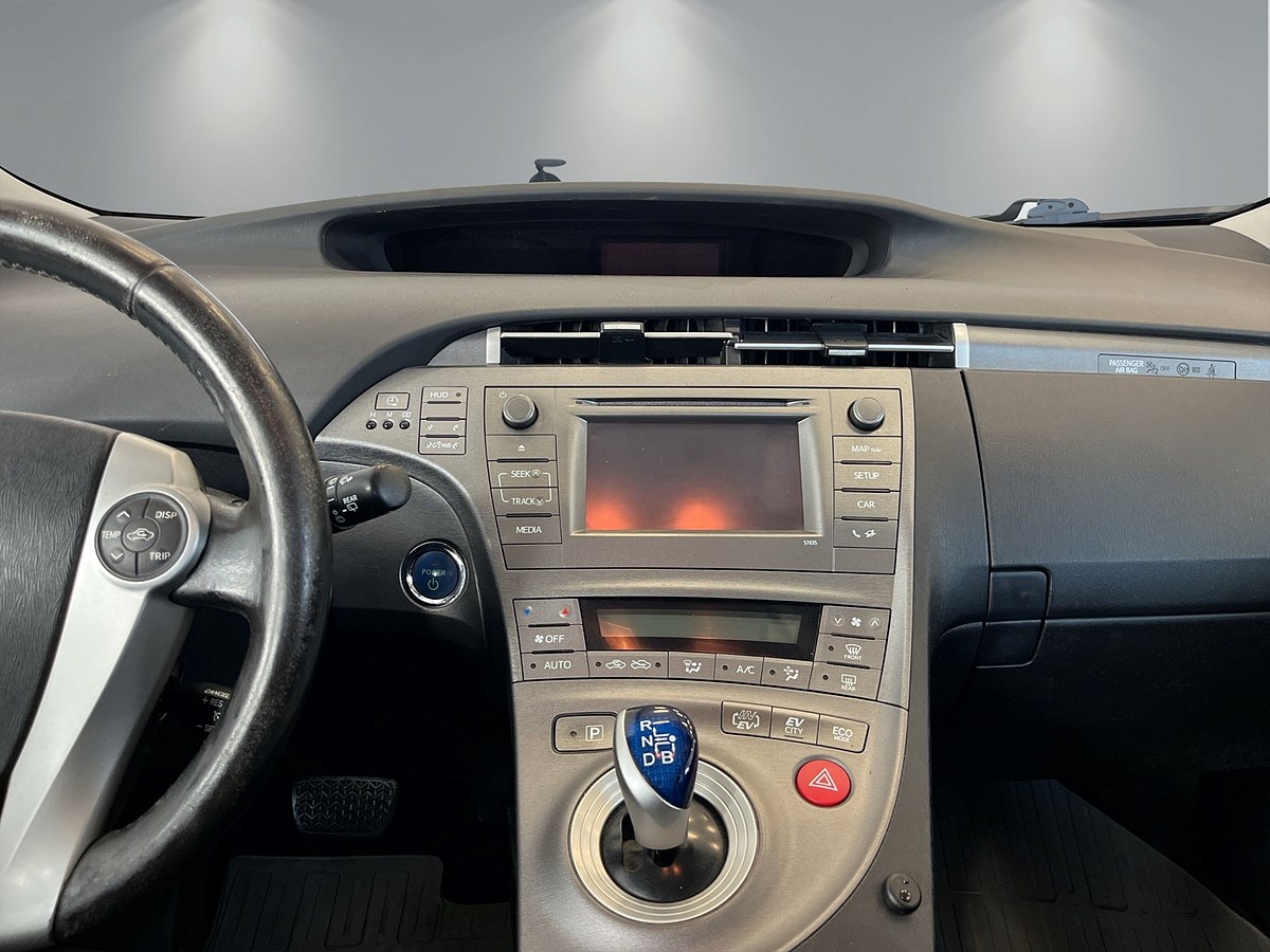 Toyota Prius Plug-in Hybrid 1.8 VVT-i + 3JM Plug-in CVT, 136hk, 2014