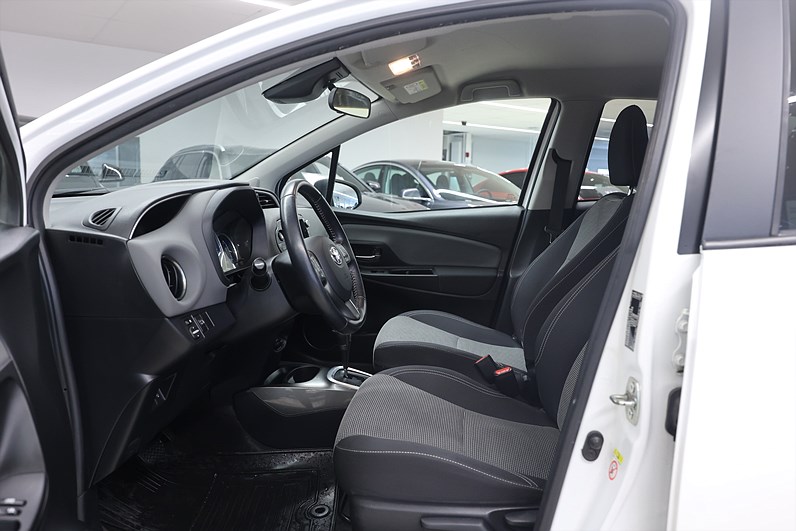 Toyota Yaris Hybrid 101hk Active B-kamera PDC Farth