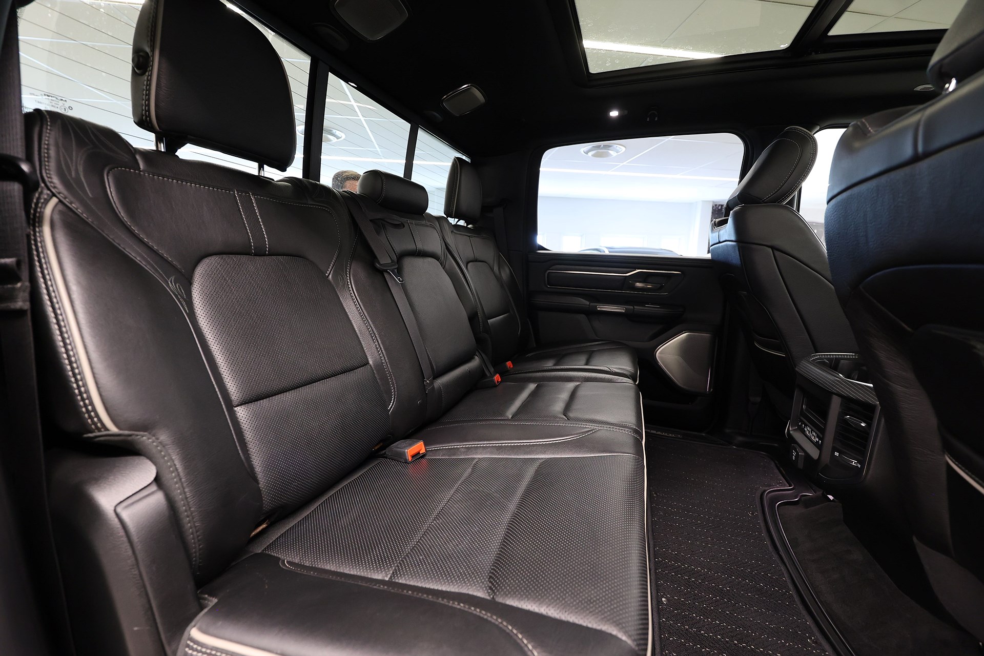 Dodge Ram 5.7 V8 Limited Webasto Rambox Bakflip MOMS
