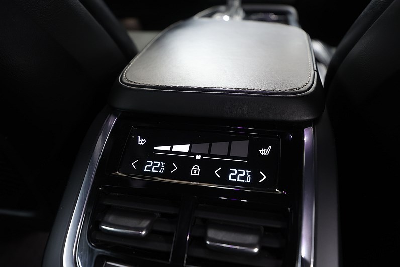 Volvo XC90 D5 AWD 235hk *Hjulkampanj!* R-Design Luft 7-Sits Drag