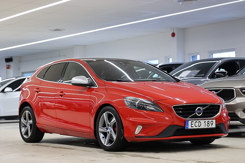 Volvo V40 D2 120hk R-Design Pano PDC Drag Värmare