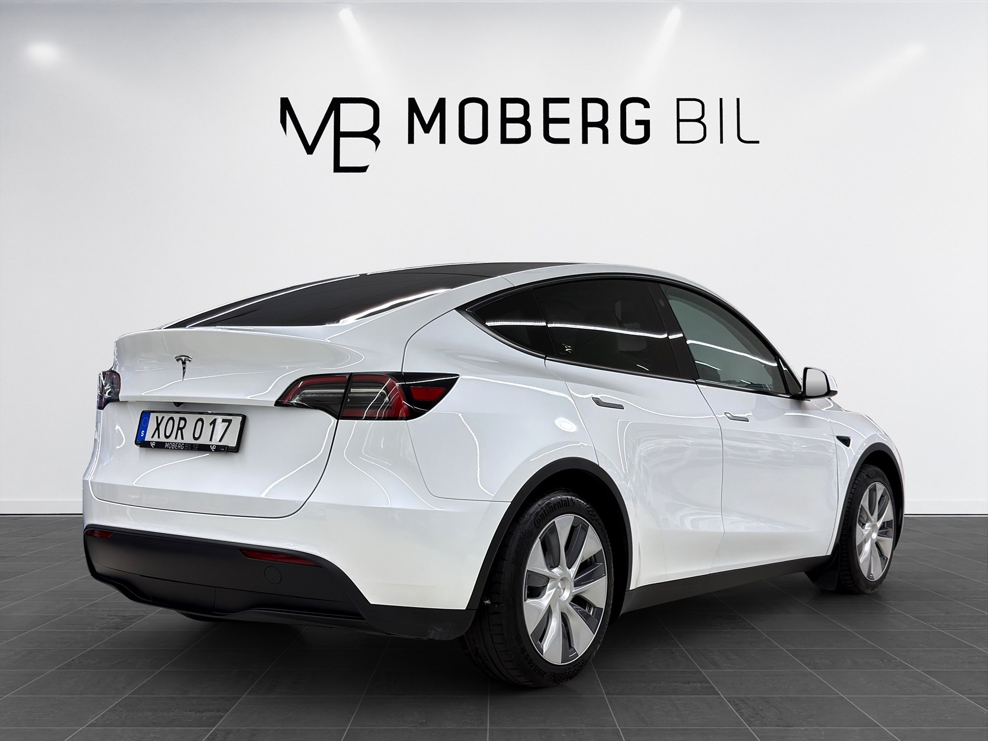 Tesla Model Y Standard Range 299hk Drag Pano Premium B-Kamera