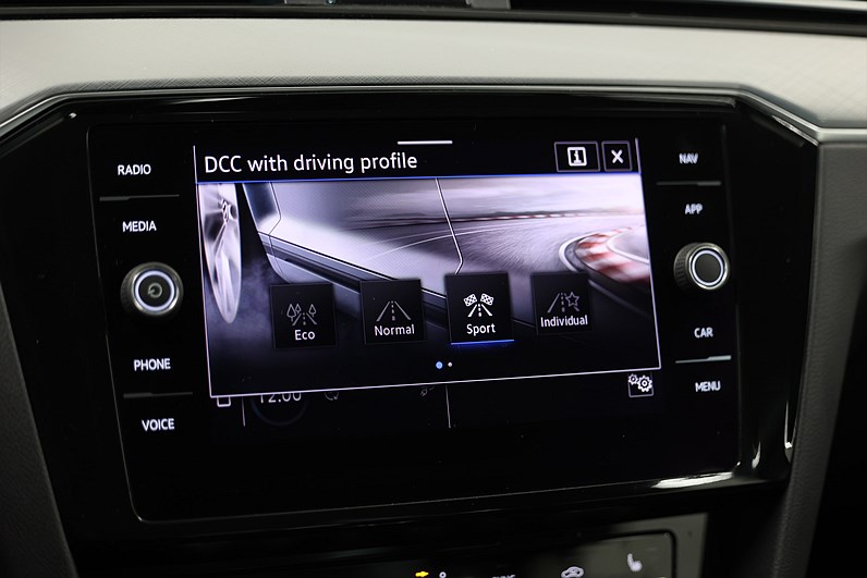Volkswagen Passat GTE IQ Cockpit B-kamera Drag Värmare MOMS