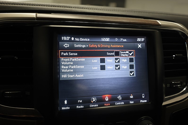 RAM 1500 Crew Cab 5.7 V8 4x4 Laramie Ram Box MOMS