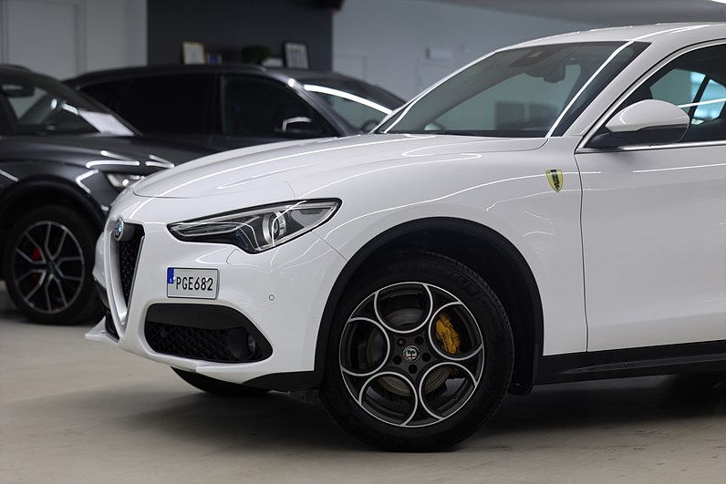 Alfa Romeo Stelvio 2.2 D 210hk AWD Super Keyless B-Kamera Drag