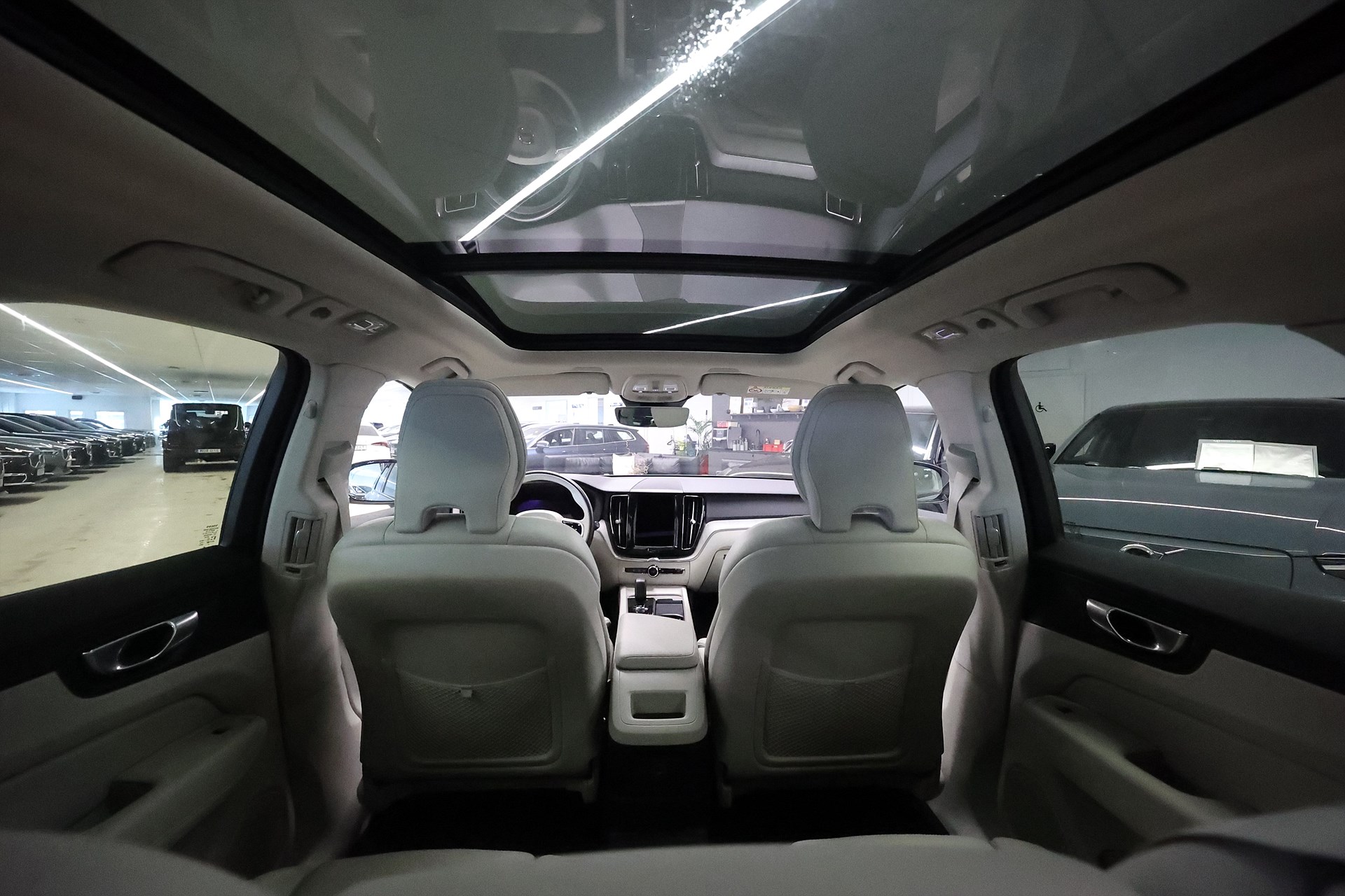 Volvo XC60 Recharge T8 AWD 456hk Plus Dark Pano 360 Drag