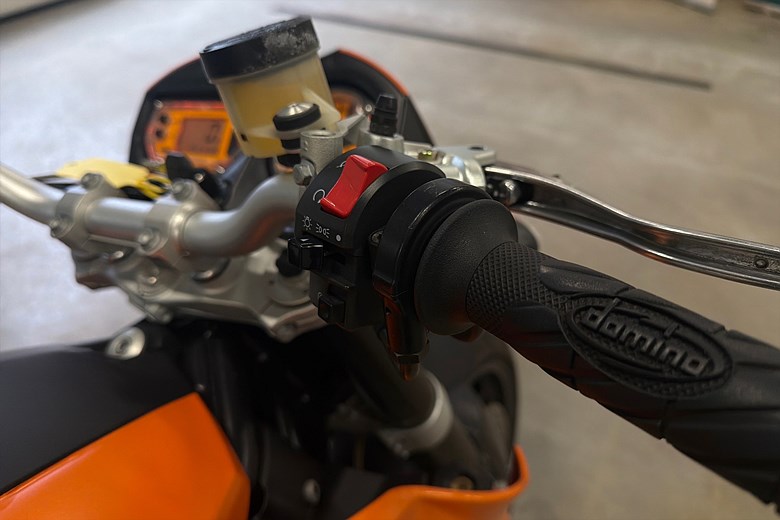 K.T.M. 990 SUPERDUKE, 3 brukare, LÅG MIL 2005, lgul – bild 15 av 21, begagnad hos Niber i Järfälla