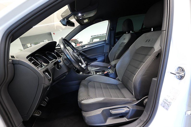 Volkswagen Golf 5-dörrar 1.5 TSI 150hk R Line CarPlay PDC