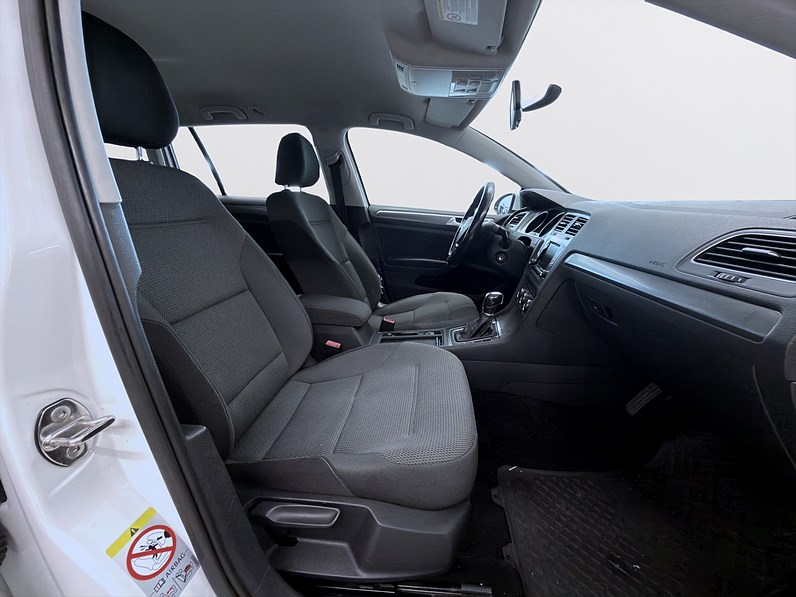 Volkswagen Golf 1.6 TDI 105hk Helg på Moberg!  Style M&K-Värm Drag