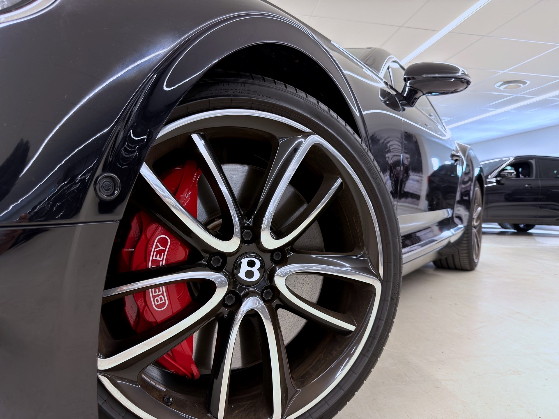 Bentley Continental GT 6.0 W12 635hk Mulliner Sv-såld