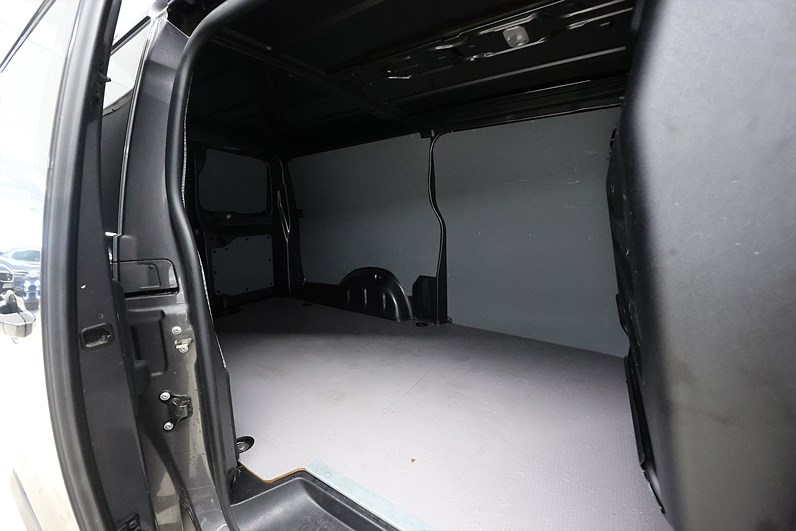 Peugeot Expert 2.0 144hk L3 Värmare Drag B-kamera MOMS