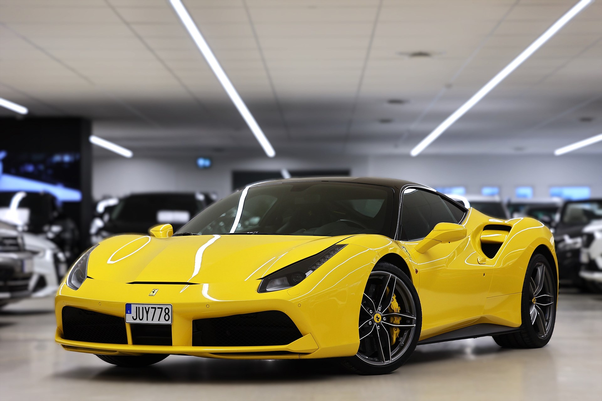 Ferrari 488 GTB 3.9 V8 670hk Kolfiber Giallo Svensksåld