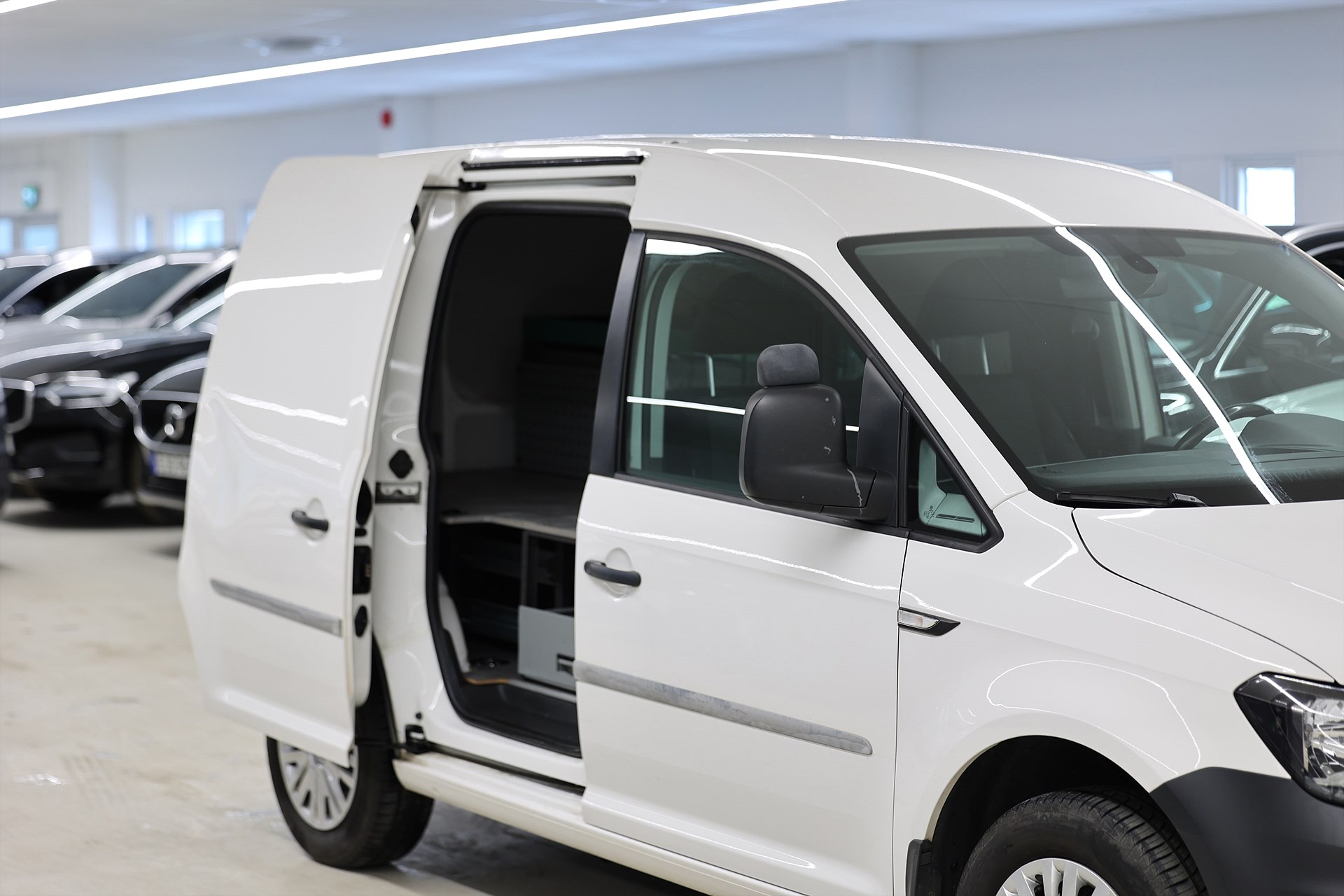 Volkswagen Caddy 2.0 TDI DSG Vst-inrett Värmare med fjärr Bluetooth MOMS
