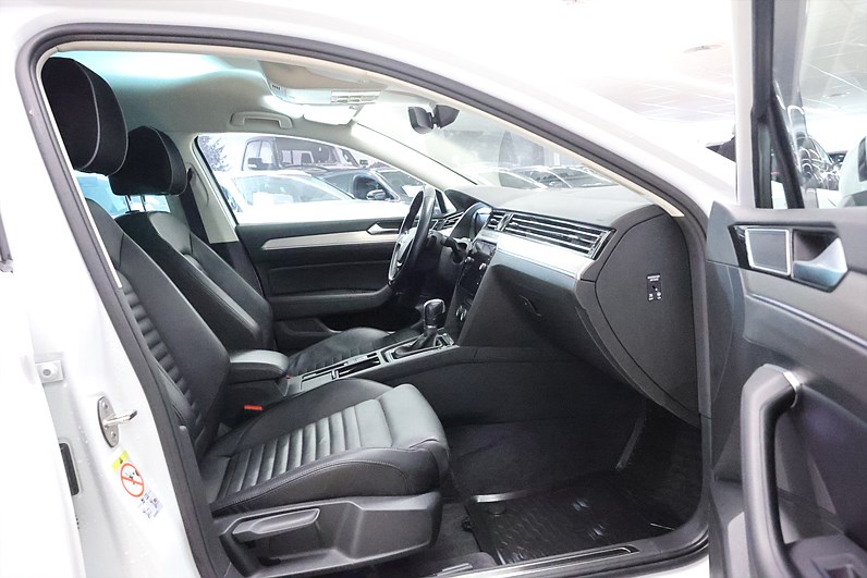 Volkswagen Passat SC 2.0 TDI 4M 190hk R Line Executive Nappa