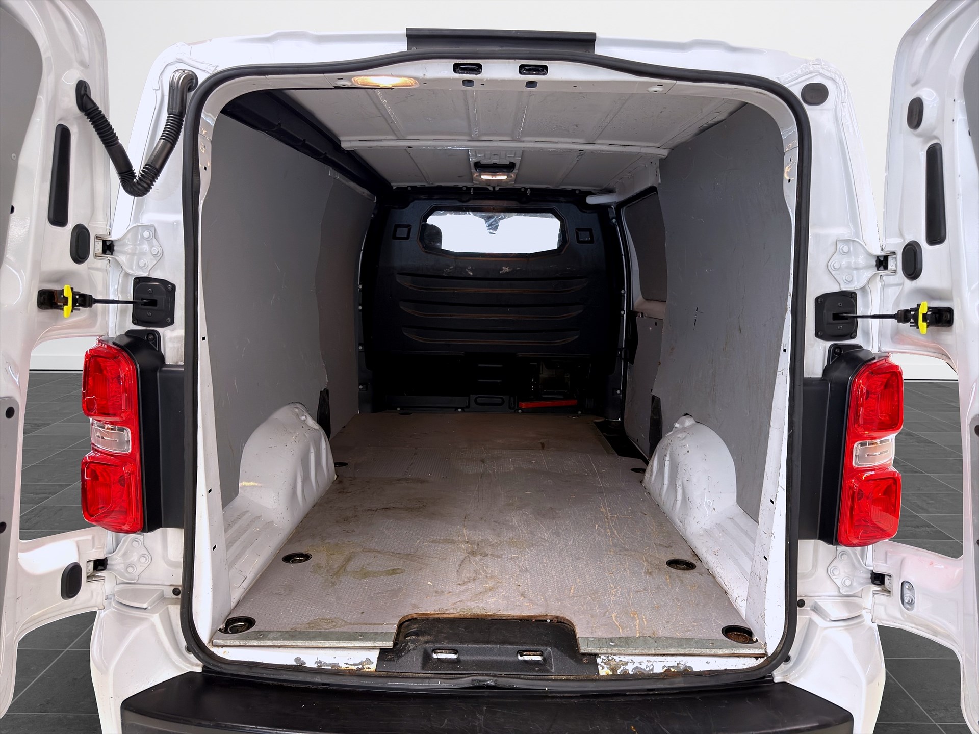Skåpbil 136hk L3 Drag Keyless Navi B-Kamera PDC