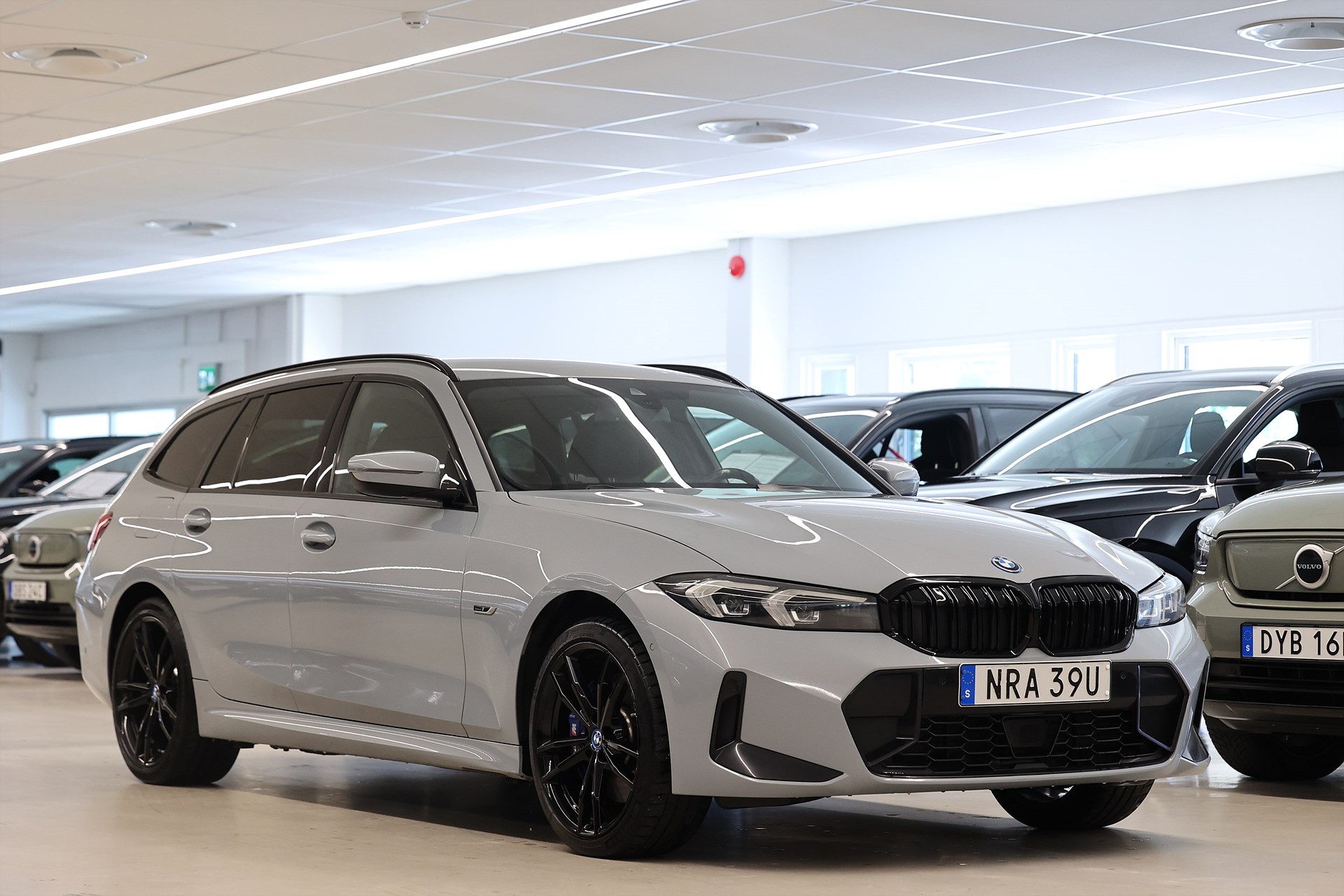 BMW 330e xDrive Touring M Sport Individual Shadow Line Drag Carplay