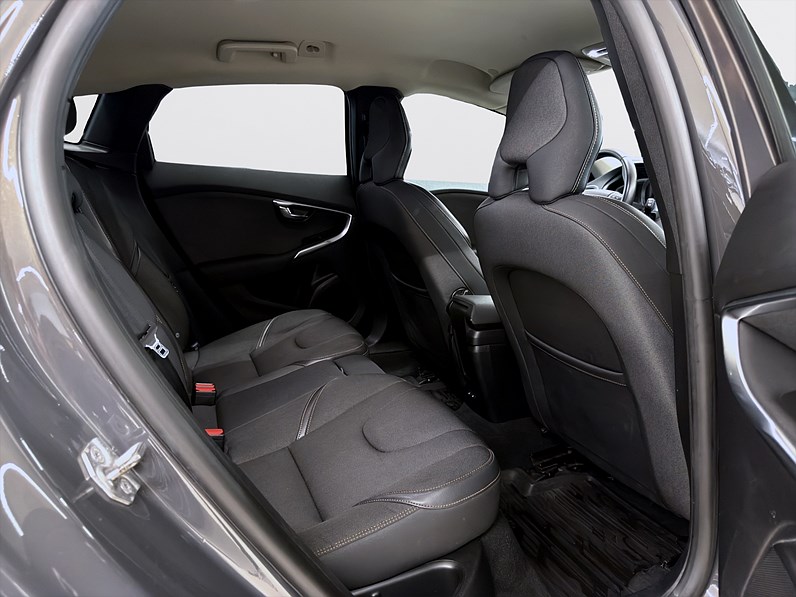 Volvo V40 Cross Country D3 150hk Momentum Business Adv Drag