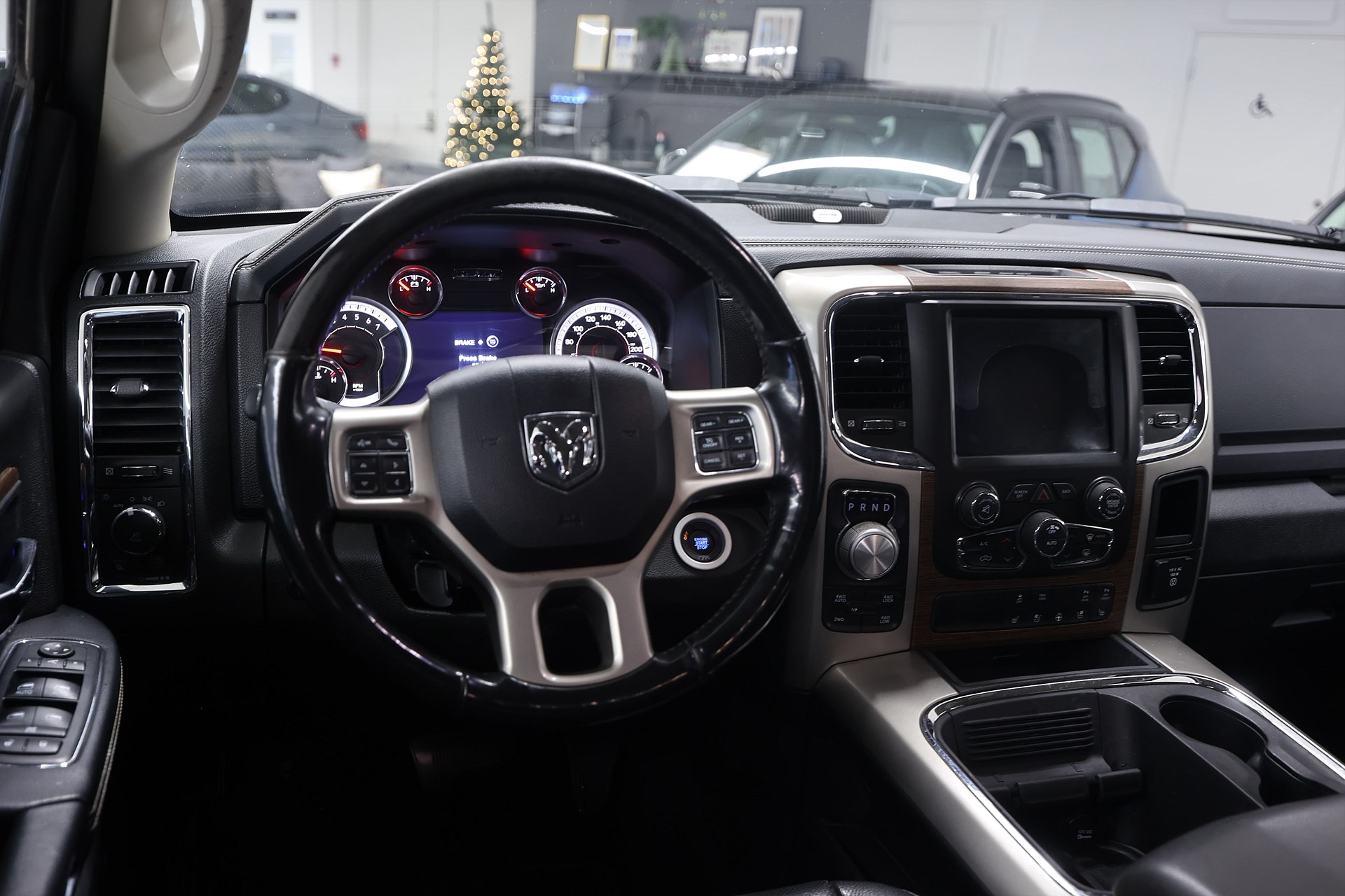 RAM 1500 Crew Cab 5.7 V8 4x4 Laramie Ram Box MOMS