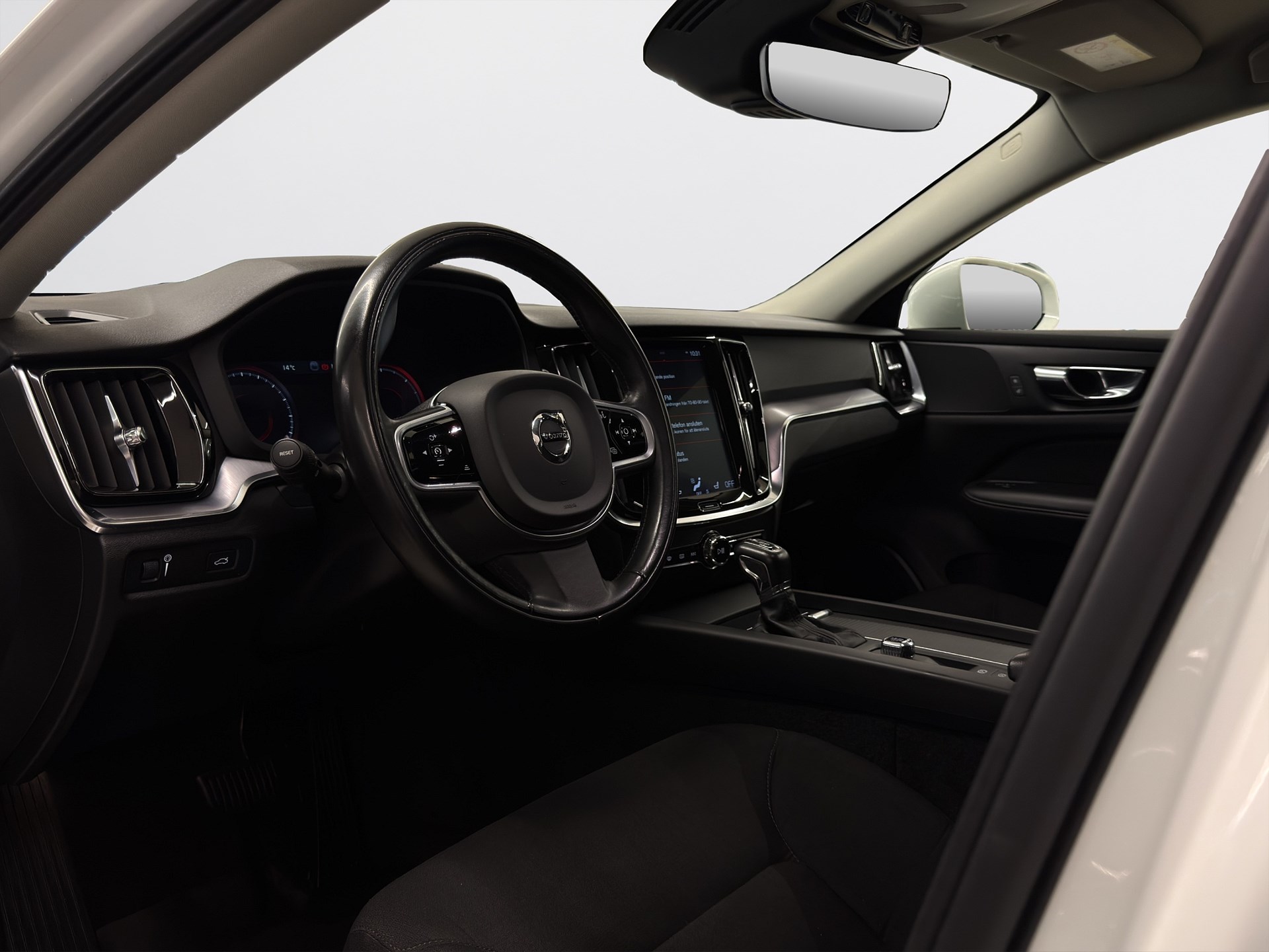 Volvo V60 D3 AWD 150hk Momentum Drag Navi CarPlay PDC