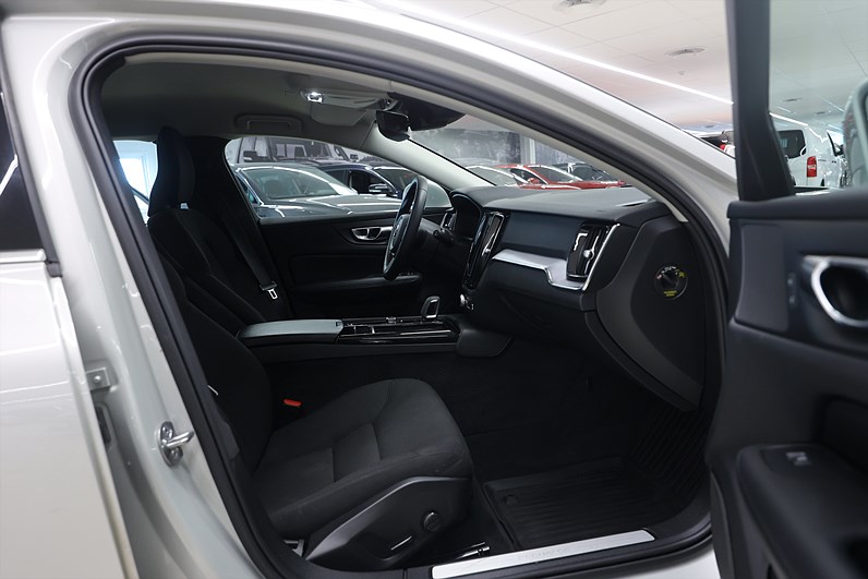 Volvo V60 Recharge T6 AWD 340hk Inskription Exp Navi B-kamera