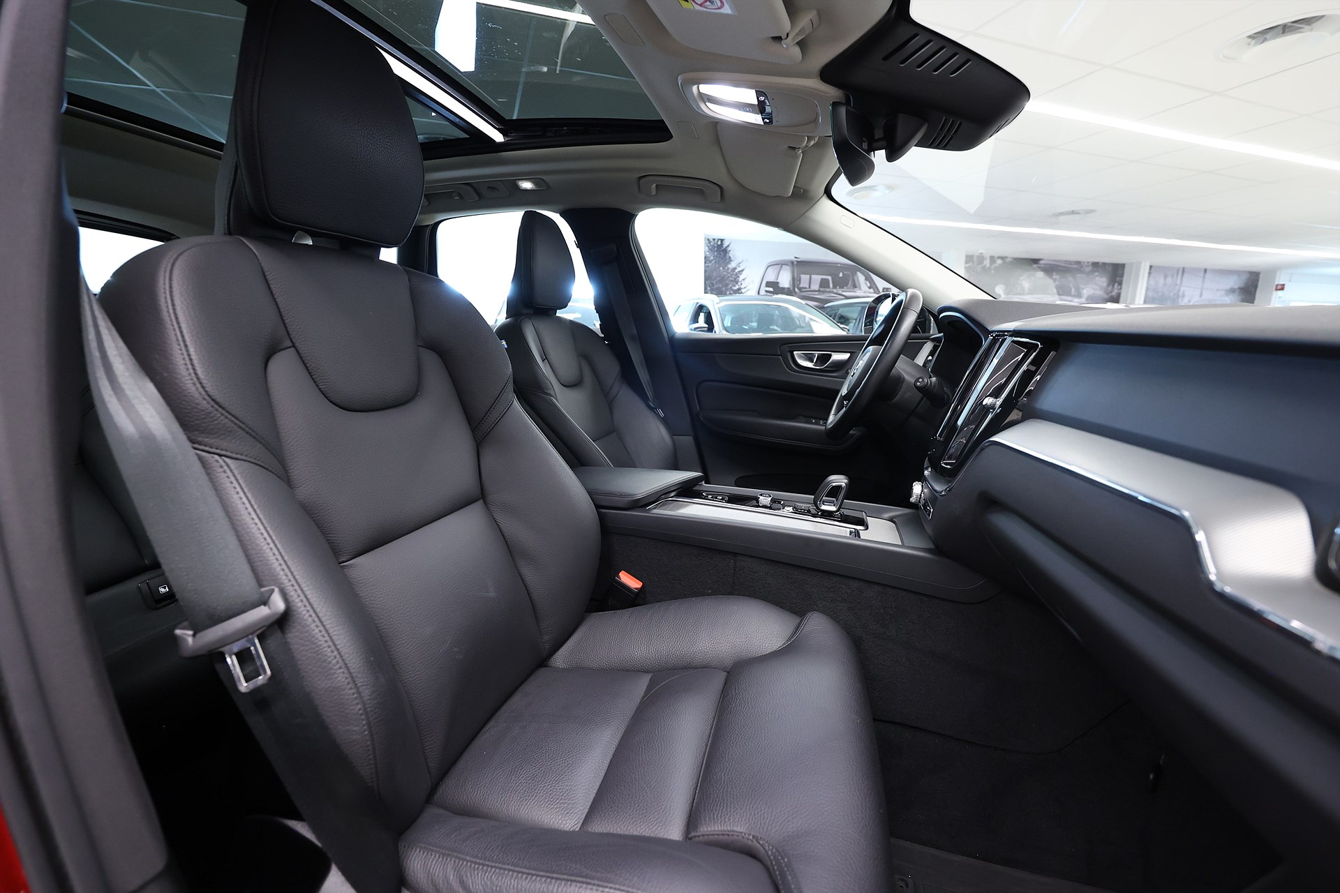 Volvo XC60 Recharge T6 AWD 350hk Plus Dark Pano Drag 360