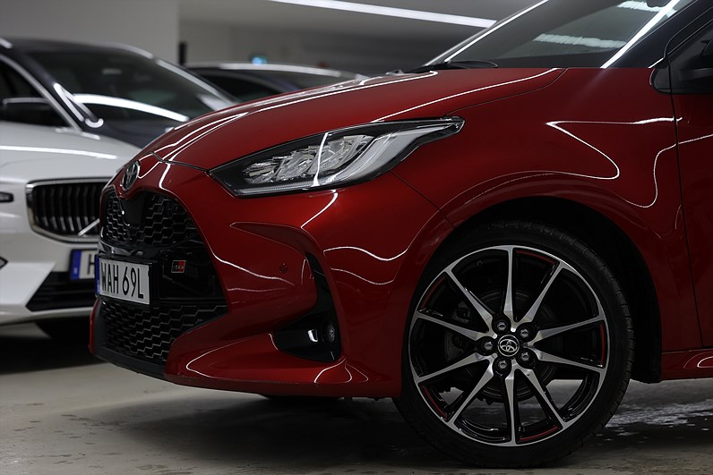Toyota Yaris Hybrid 116hk *Kampanj!* GR-Sport Plus pkt HUD JBL Bi-Tone