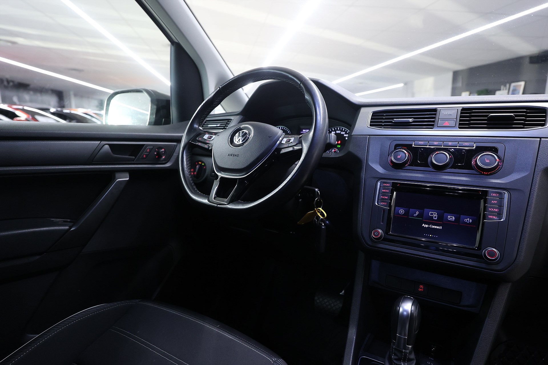 Volkswagen Caddy 2.0 TDI Skåp 102hk *Hjulkampanj!* Exclusive Edt