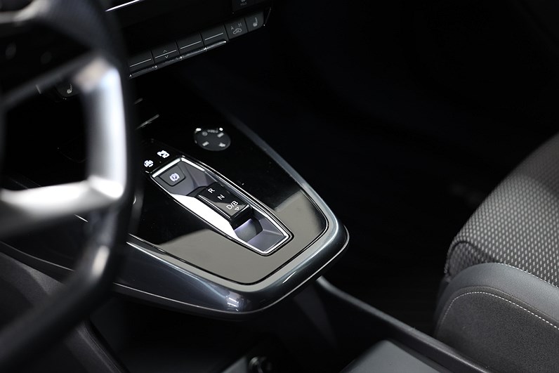 Audi Q4 40 e-tron S Line B-kamera Drag Adapth Farth Cockpit 82kWh